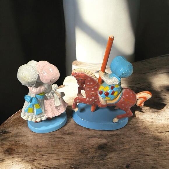 Vanity Fair Cast Iron Figurines 2 Girls With Bonnets 1 Girl On Carousel Vtg Rare - Picture 2 of 3